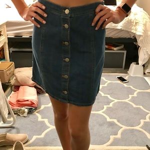 Jean skirt with buttons